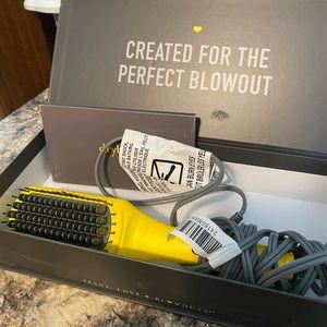 Drybar Brush Crush